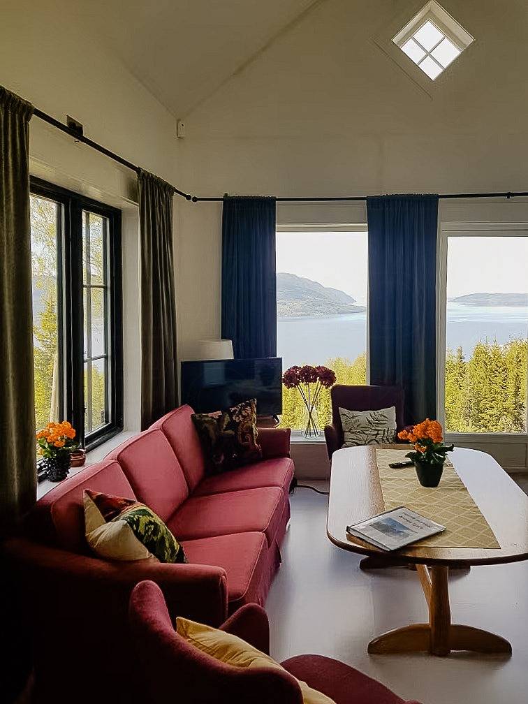 Herskapelig hytte med Mjøsa-panorama in Stange