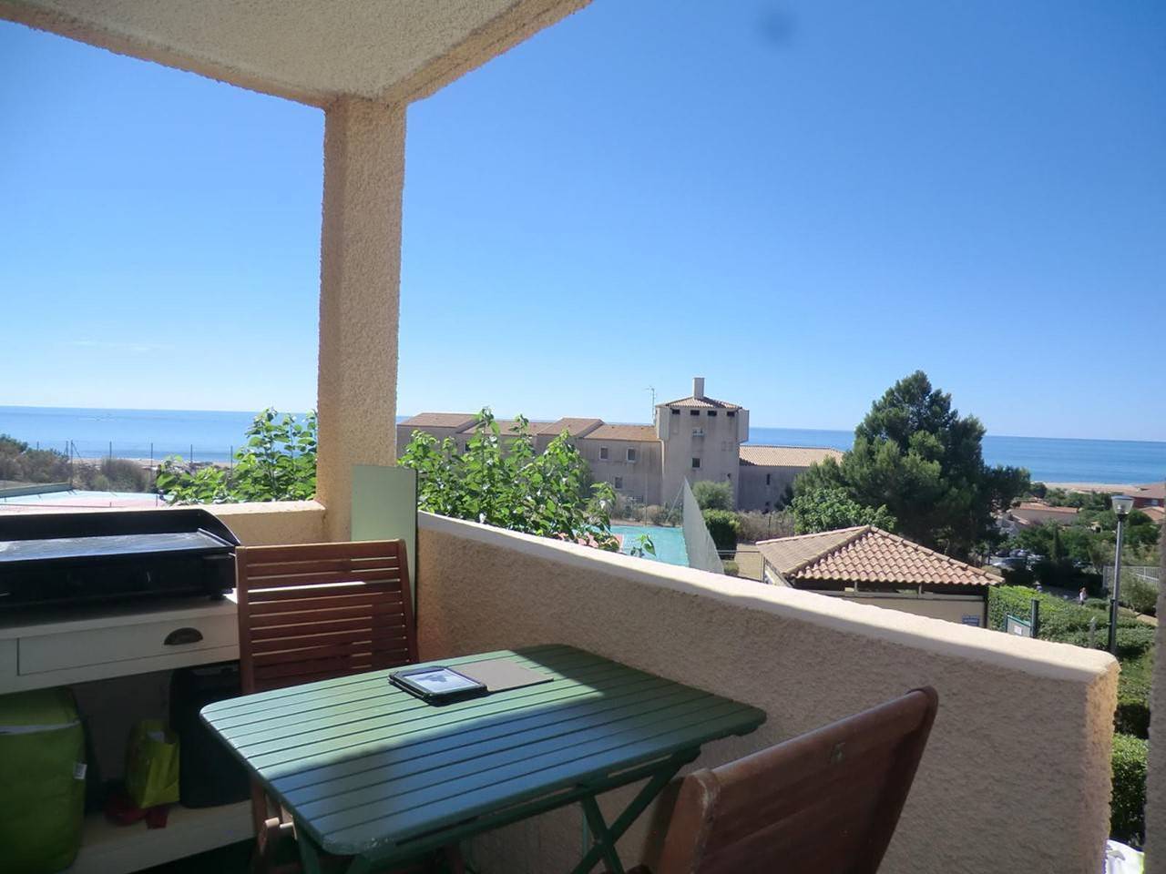 Entire apartment, 2-bedroom apartment, balcony sea view, parking, pool - Saint Pierre la Mer in Saint Pierre la Mer, Fleury