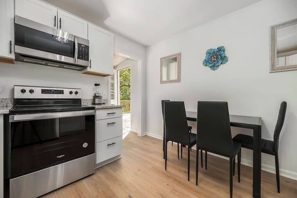 Charming cottage north of Gastonia — stylish, comfy retreat near local amenities in Gaston County