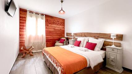 Gîte pour 8 personnes, avec jardin et terrasse à Faucon-de-Barcelonnette