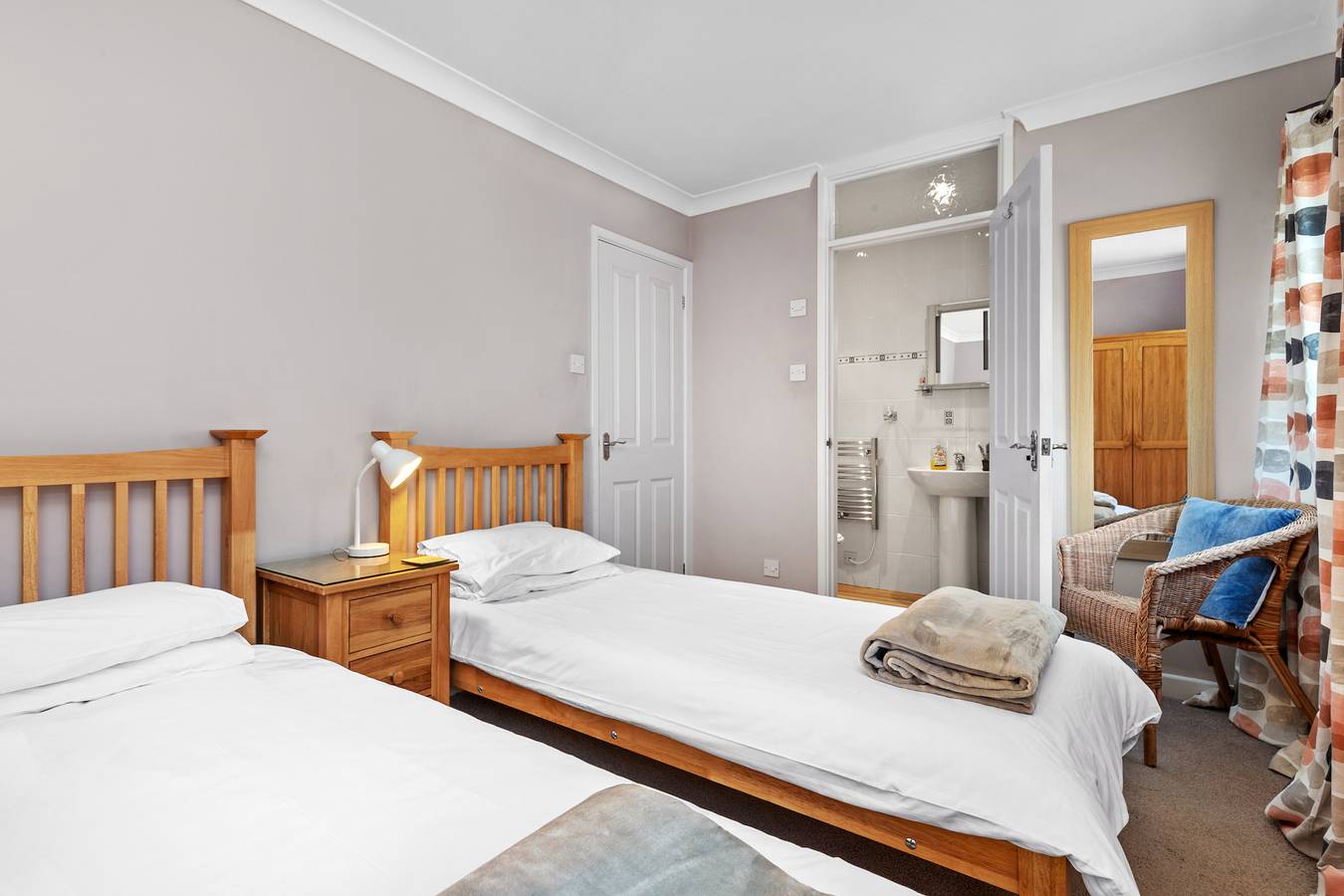 Entire apartment, St Helens Apartment 1 - Short Walk to Beach in Amroth, Pembrokeshire