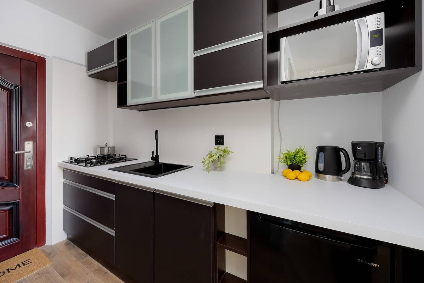 Entire studio, Mo  dawska 15 Warsaw   Bright Studio   Smart Tv   Ideal Location in Warsaw, Masovia