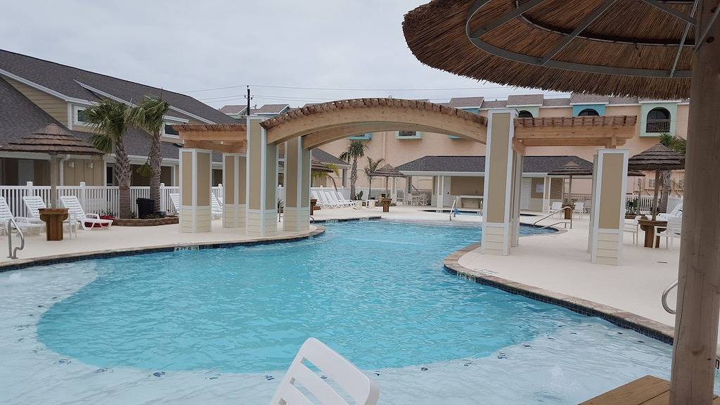 Dieses geräumige 1 Schlafzimmer ist \"genau richtig\" in der Nähe von Strand, schöner Pool, 6 Personen in North Padre Island, Corpus Christi