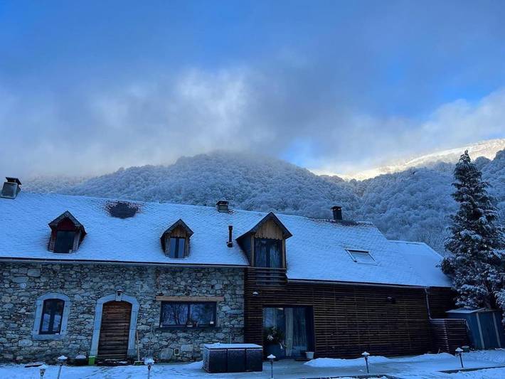 Location de vacances pour 4 personnes, avec Terrasse ainsi que Jardin et Vue à Beaudéan
