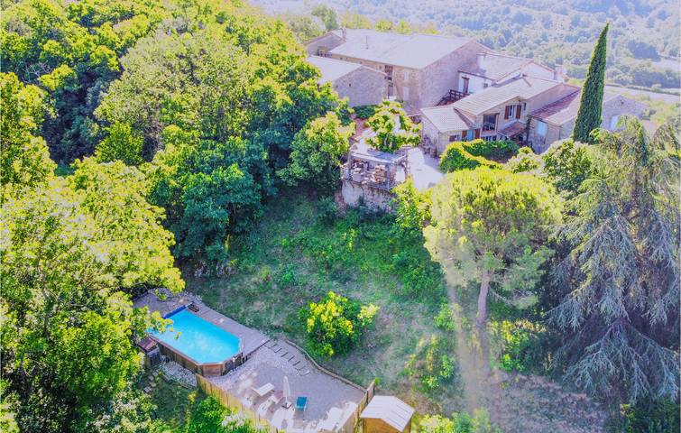 Location de vacances pour 4 personnes, avec terrasse ainsi que piscine et jardin à Saint-Étienne-de-Boulogne - 2