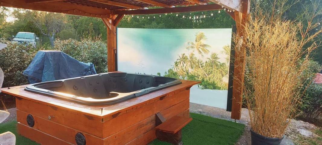 Gîte pour 4 personnes, avec jardin et vue, animaux acceptés à Riez