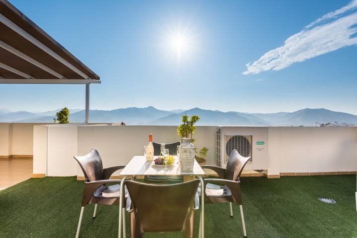 Apartamento para 6 personas, con Balcón además de Jardín y Vistas al lago en Álora