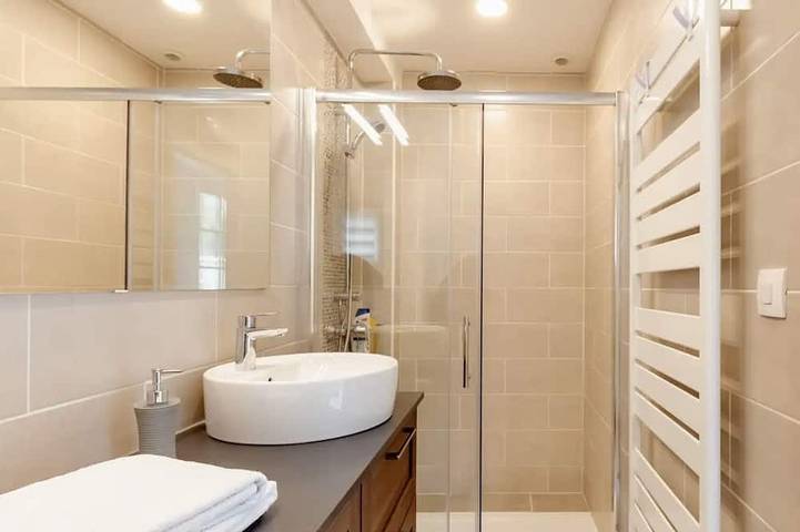 Apartamento entero, Independent studio with Jacuzzi in Sartrouville, Yvelines