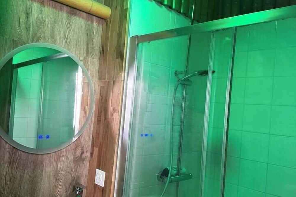 Apartamento entero, The jungle apartment in Moulins, Allier (desambiguación)
