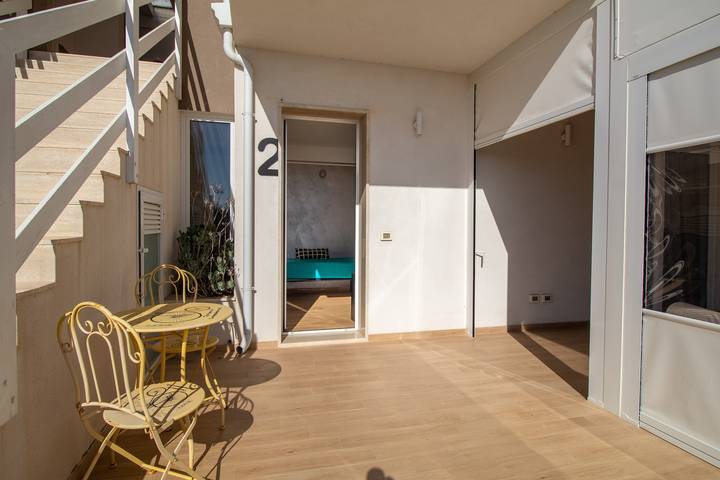 Appartement entier, Appartement de vacances "Saija" avec vue sur la mer, véranda privée et Wi-Fi in Tegolaio, Pozzallo
