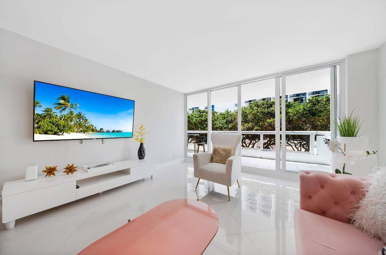 Turquoise Waves Oasis in Miami, Florida