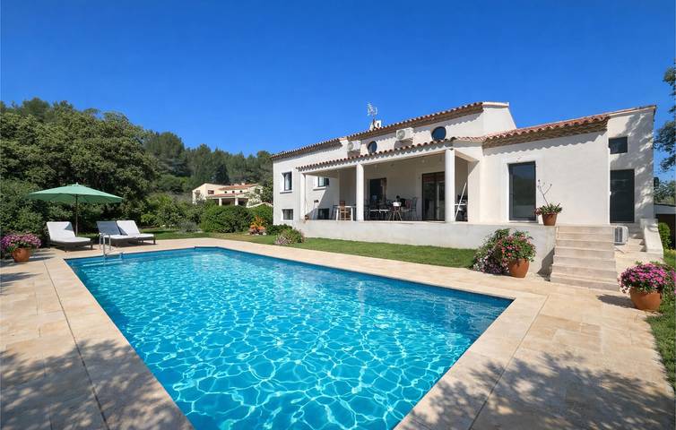 Charmantes Apartment mit einem Schlafzimmer, Pool und Terrasse in Grans in Grans, Mittelmeerküste (Frankreich)