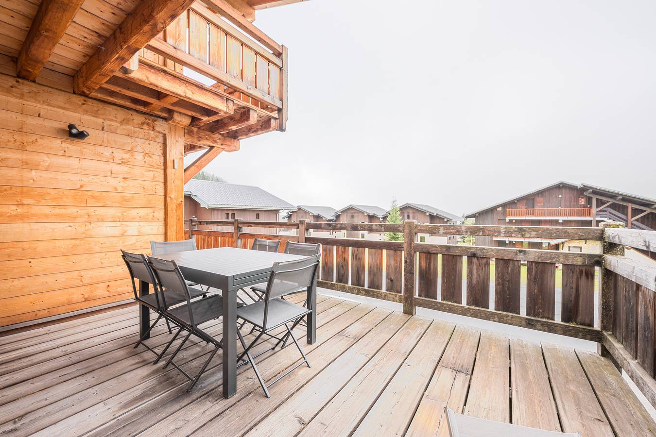 Appartement entier, Appartement "Chalet A - o Saisies" avec vue sur les montagnes, terrasse privée et Wi-Fi in Les Saisies, Région d'Albertville