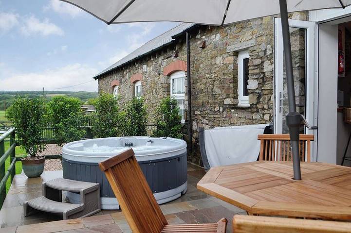 Holiday rental for 4 people, with garden and hot tub in Brecon Beacons