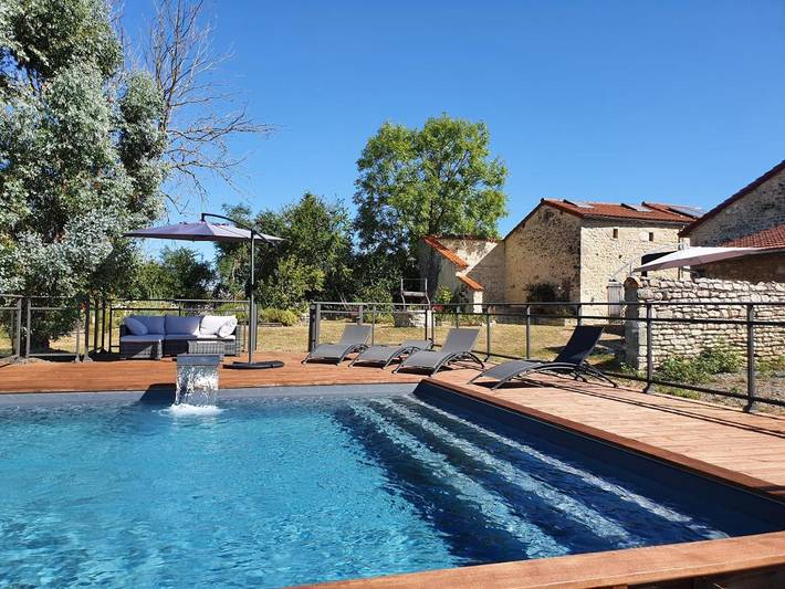 Maison d’hôte pour 2 personnes, avec piscine et jardin ainsi que terrasse et jacuzzi