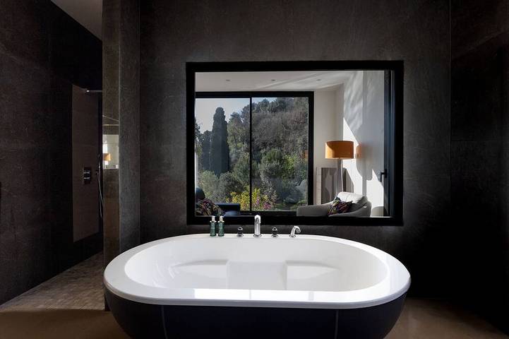 Villa pour 10 personnes, avec balcon ainsi que piscine et jardin à Villefranche-sur-Mer - 4