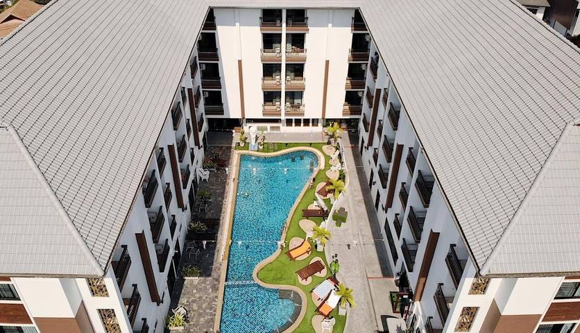 Hotel dla 4 osób, z jacuzzi i basen oraz ogród i basen dla dzieci w Chiang Mai