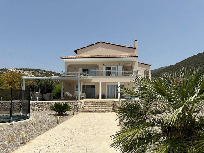 Bungalow für 10 Personen, mit Balkon und Whirlpool sowie Terrasse und Garten auf den Peloponnes