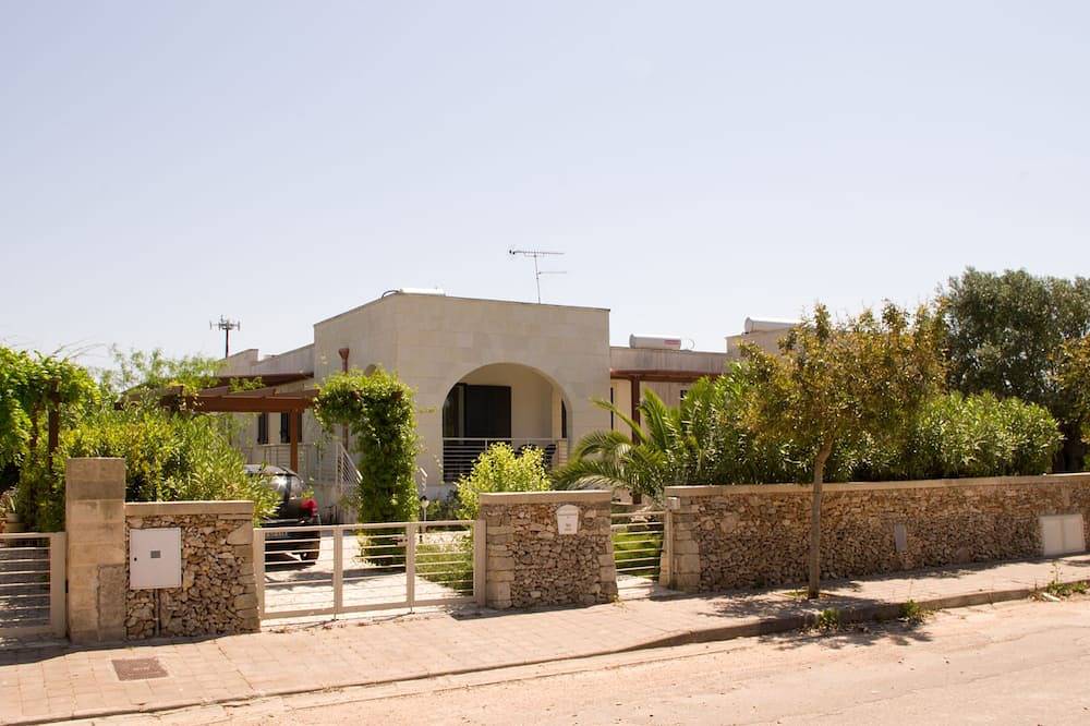 Otranto: unabhängige Villa in einer eleganten Wohngegend, 550 m vom Meer entfernt in Otranto, Otranto und Umgebung