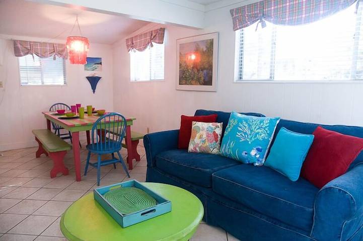 Vacation rental for 9 people, with terrace and yard, with pets in Tybee Island