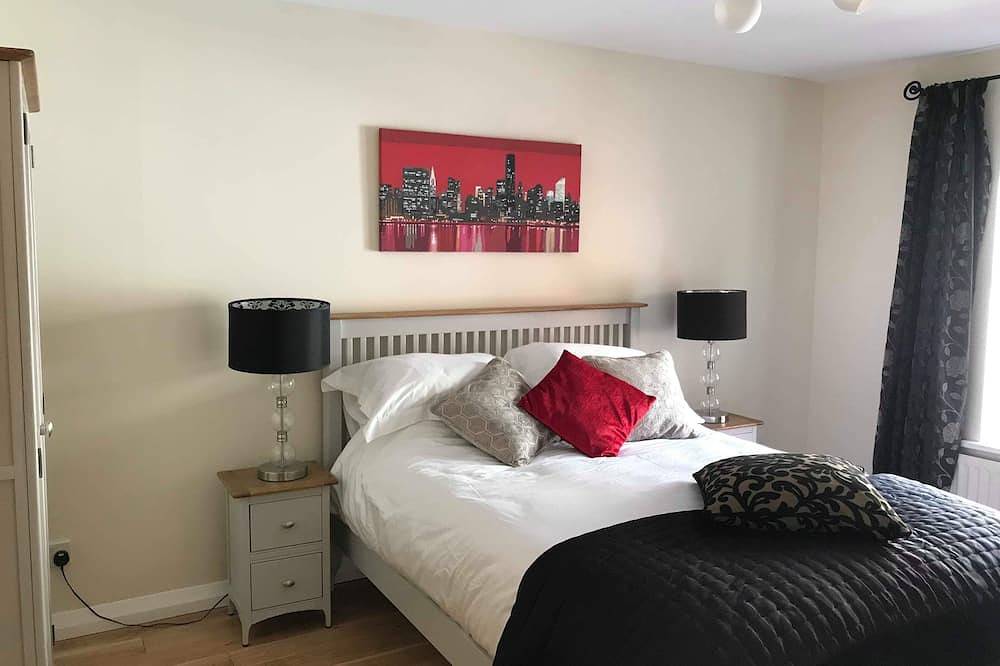 Entire apartment, Newcastle Seafront apartment with Wifi & Parking in Newcastle (County Down), Northern Ireland