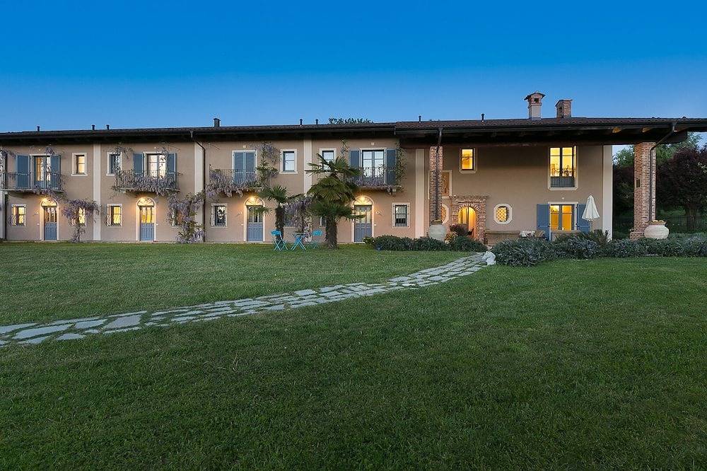 Cascina Arcangelo Raffaele, Appartamento Raffaele in Roddi, Langhe