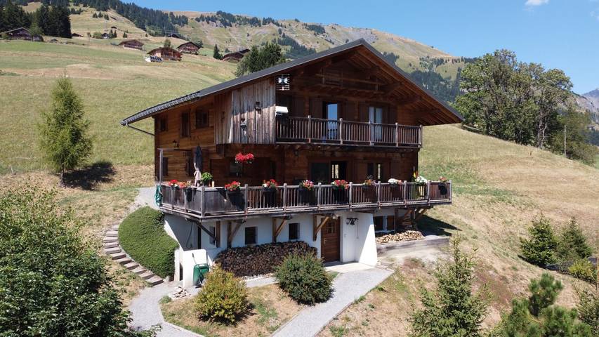 Chalet pour 12 personnes, avec sauna ainsi que jacuzzi et terrasse à Hauteluce