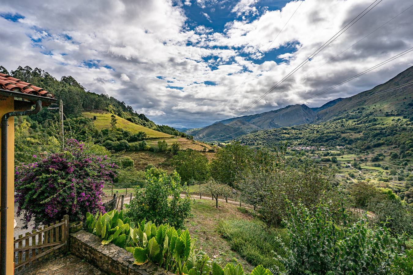 Landhaus 'Para Casa De Abajo' mit Bergblick, privater Terrasse und Wlan in Peñamellera Baja, Sierra del Cuera