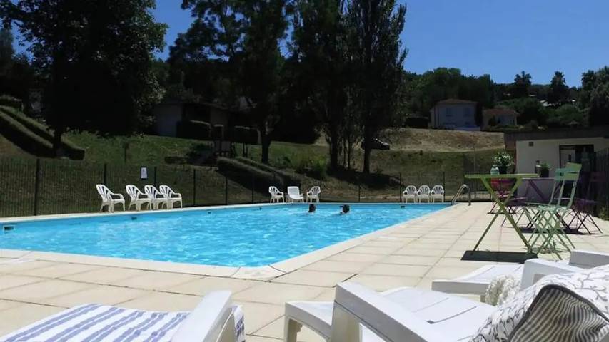 Gîte pour 7 personnes, avec Jardin à Parent - 4