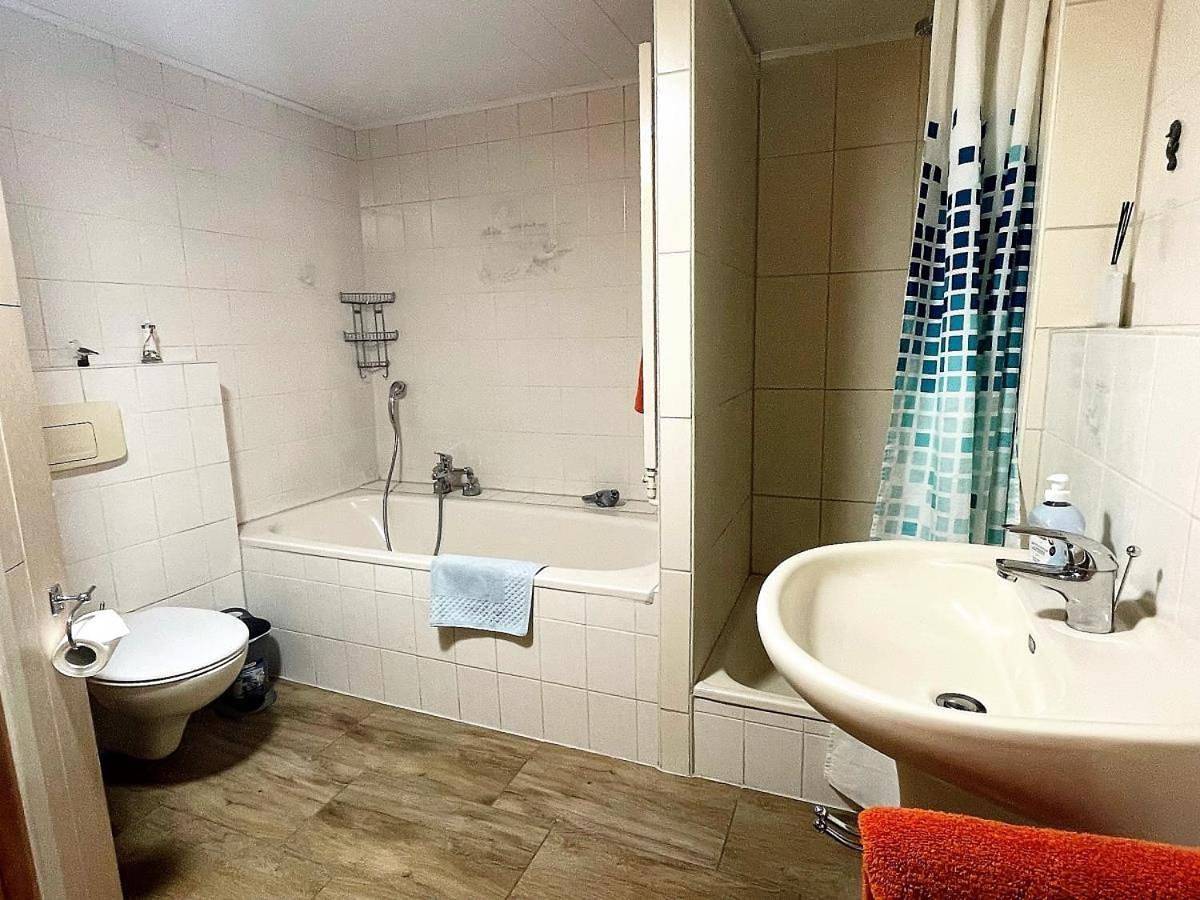 Bellos Ferienbungalow, Hunde willkommen, Sauna, Wlan, eingezäunt, Strandkorb, Zwinger in Neukirchen (Nordfriesland), Nordfriesland