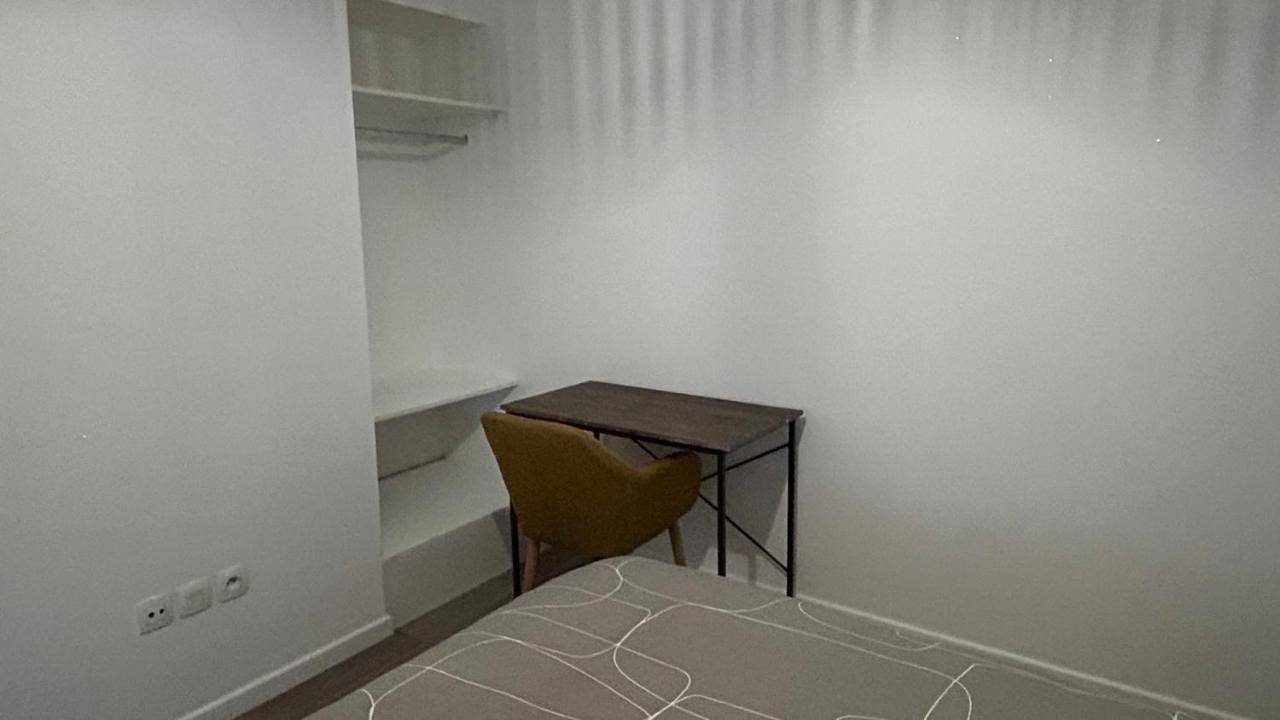 Appartement entier, Agréable T2 -15 Min Airport Orly-Parking-Wifi in Morangis, Essonne