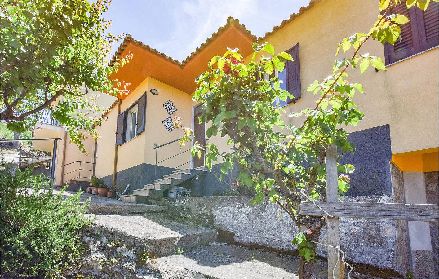Sinagra Apartment w/ Parkplatz, AC, Terrasse & WiFi in Sinagra, Messina Provinz