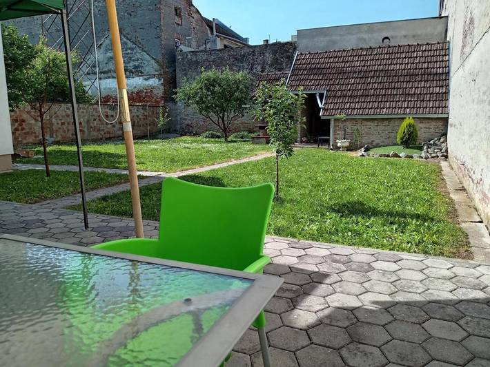 Gîte pour 4 personnes, avec terrasse ainsi que jardin et vue à Osijek