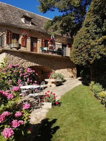 Gîte pour 8 personnes, avec terrasse dans l' Aveyron
