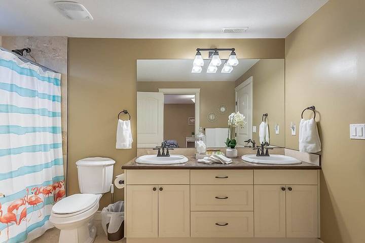 Vacation rental for 8 people, with garden in West Kelowna