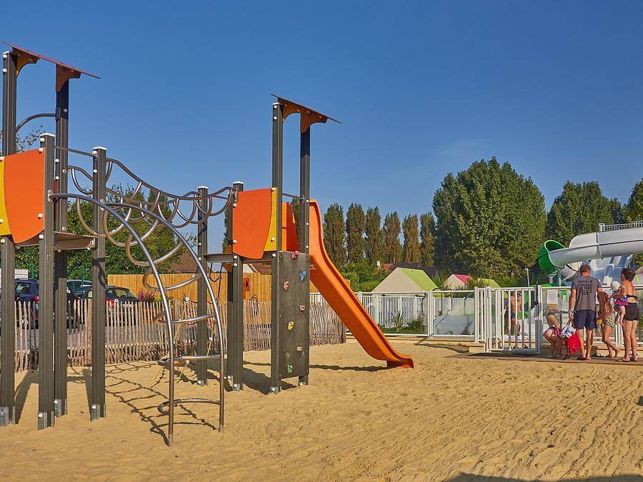 Camping Le Riva Bella  - Mobilhome 6 personas - Confort | 3 Dormitorios | 6 Pers | Terraza elevada | Aire acondicionado in Ouistreham, Región de Caen