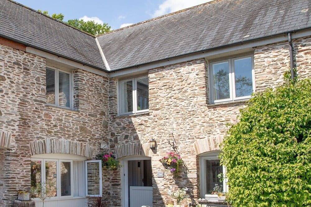 Spacious,  Well Equipped Cottage Near South  Devon coast - Sleeps 10 (plus2) in Slapton, South Devon