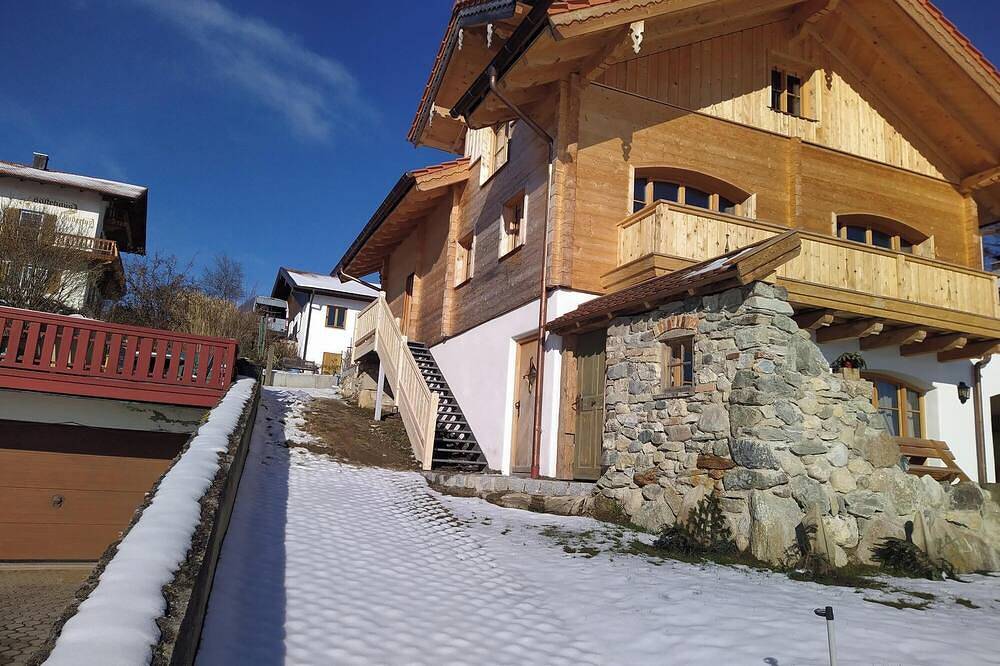 Ganze Wohnung, Gemütliche Ferienwohnung in Höslwang mit Blick auf die Chiemgauer Alpen und Seen in Höslwang, Chiemsee