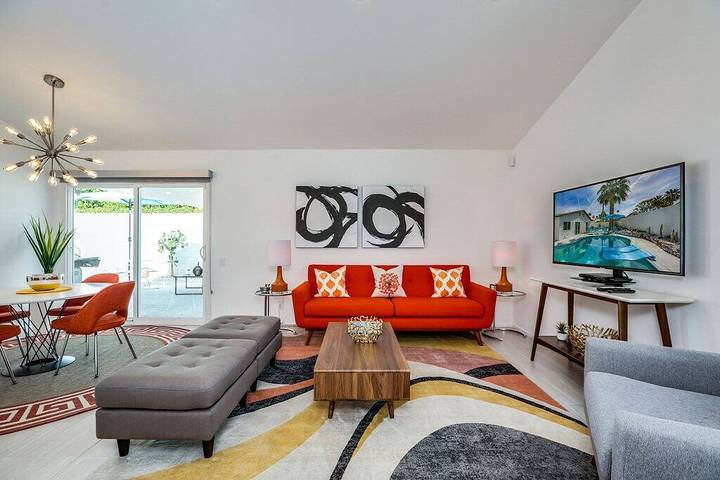 Vacation house for 5 people, with hot tub and terrace as well as yard in Palm Springs