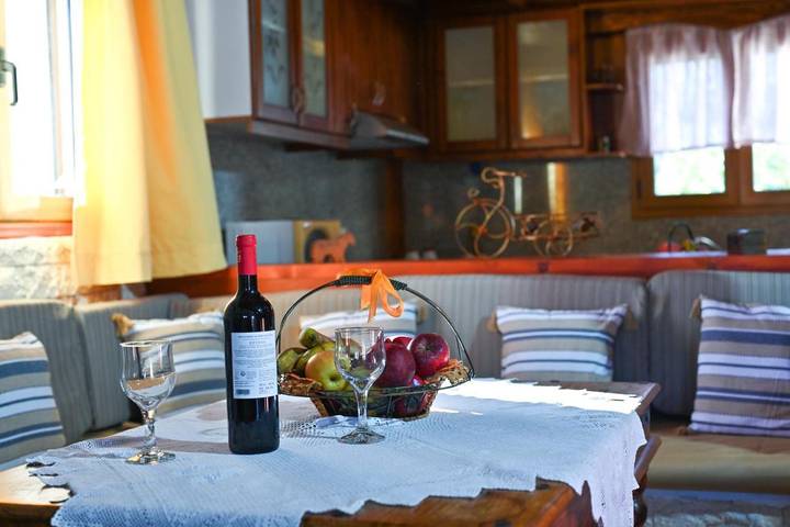 Location de vacances pour 6 personnes, avec vue et jardin ó Zarós