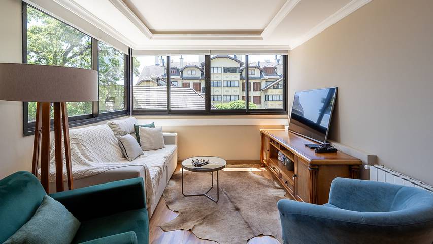 Casas e apartamentos de temporada para 4 pessoas, com piscina e balcão e ainda jardim em Gramado