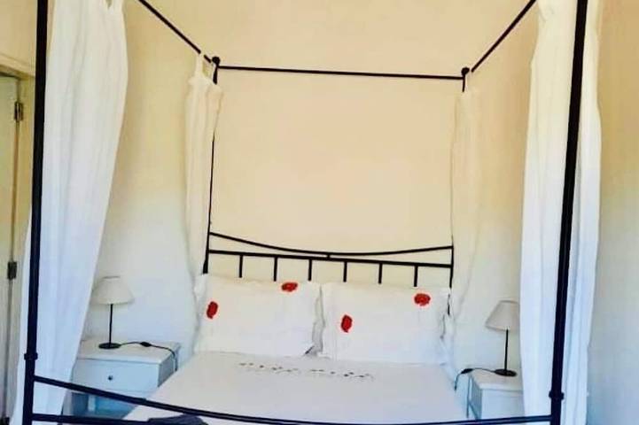 Bellamente renovada villa típica del Algarve in Santa Bárbara de Nexe, Distrito de Faro