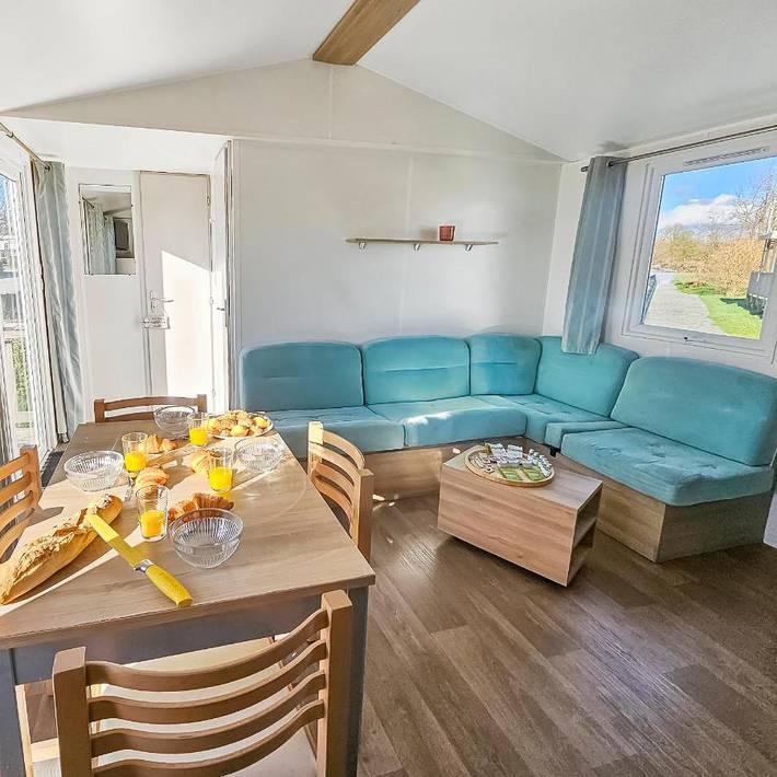 Camping pour 6 personnes, avec Jacuzzi et Terrasse ainsi que Jardin et Bassin pour enfant