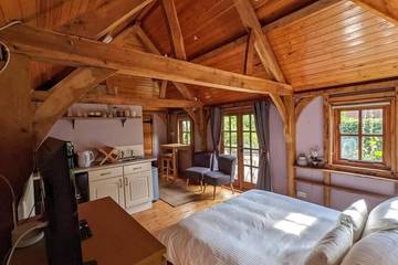 Chalet for 2 People in Brockenhurst, New Forest National Park, Photo 1