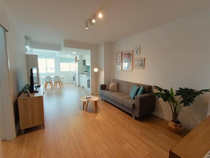 Apartamento para 5 personas, con jardín además de vistas y piscina en El Puig