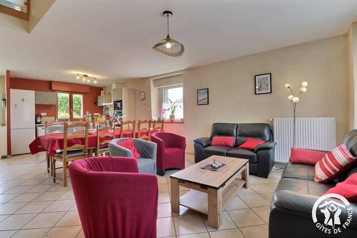 Gîte pour 10 personnes, avec Terrasse et Jardin ainsi que Piscine et Vue à La Chapelle-Chaussée - 4