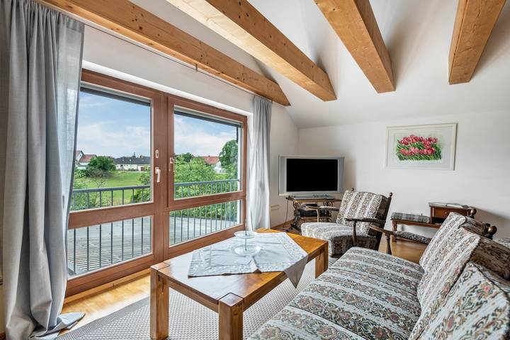 Entire apartment, Apartment Haus “Sonnenblume” with Private Garden and Wi-Fi in Regenstauf, Eastern Bavaria