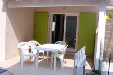 Location de vacances pour 6 personnes, avec jardin ainsi que piscine et terrasse dans Portiragnes Plage