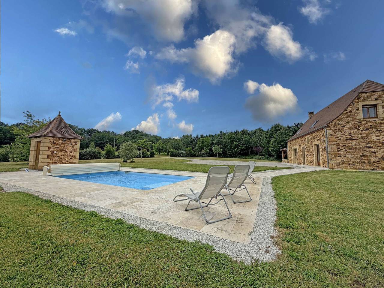 Appartement de vacances entier, La Lino du Bugassou avec piscine privée in Mauzens-et-Miremont, Périgord Blanc