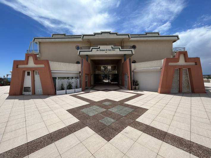 Gîte pour 5 personnes, avec jardin ainsi que piscine et terrasse dans Plage Lazaret - 3